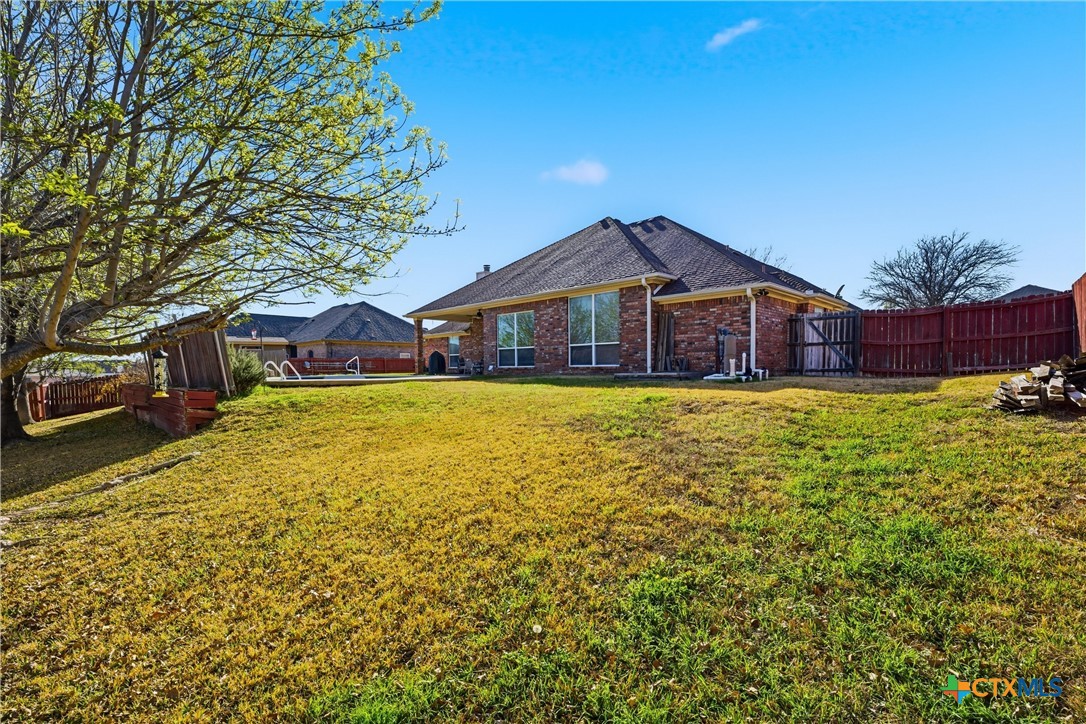 2111 Kangaroo Trail