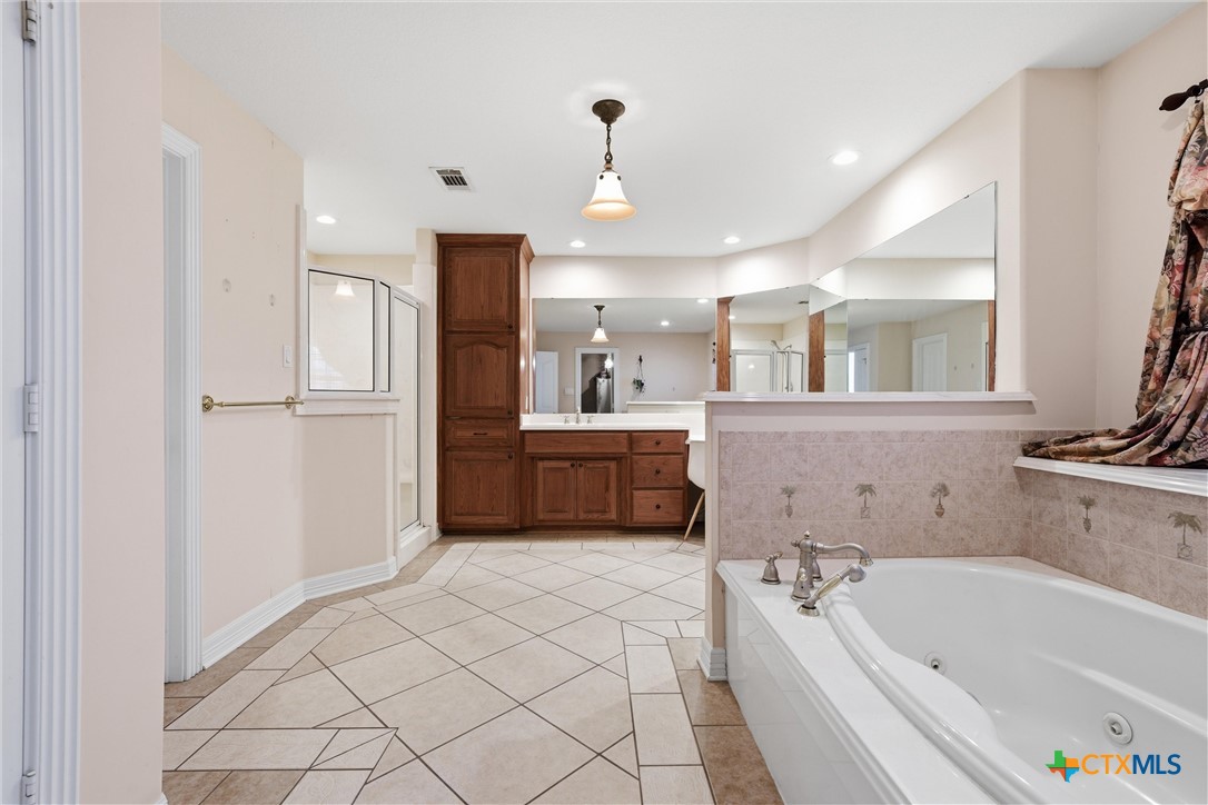 2111 Kangaroo Trail