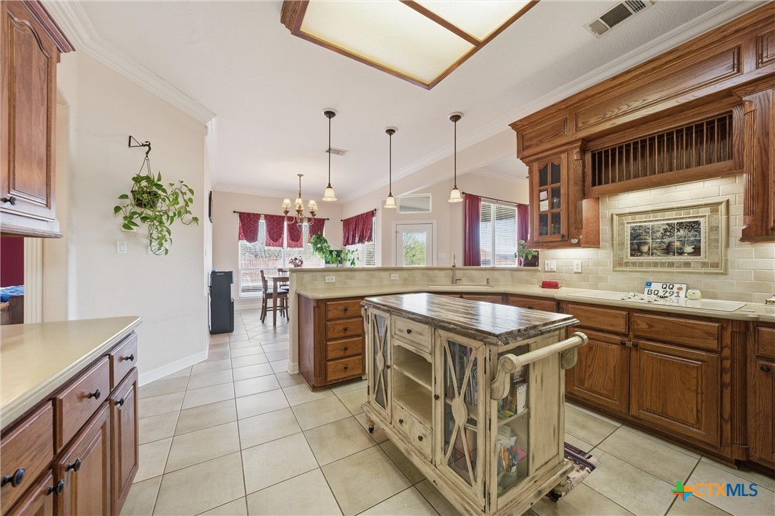 2111 Kangaroo Trail