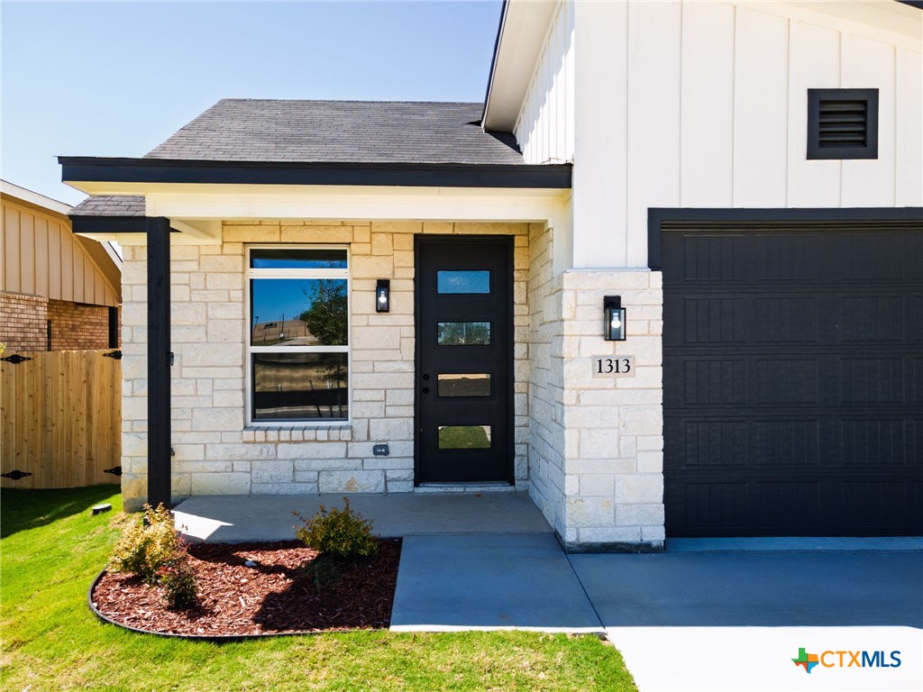 1313 Lone Pine Way