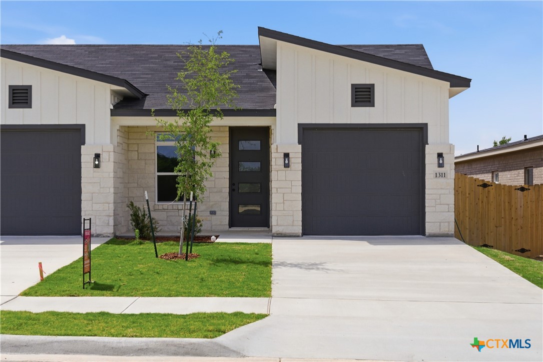 1311 Lone Pine Way
