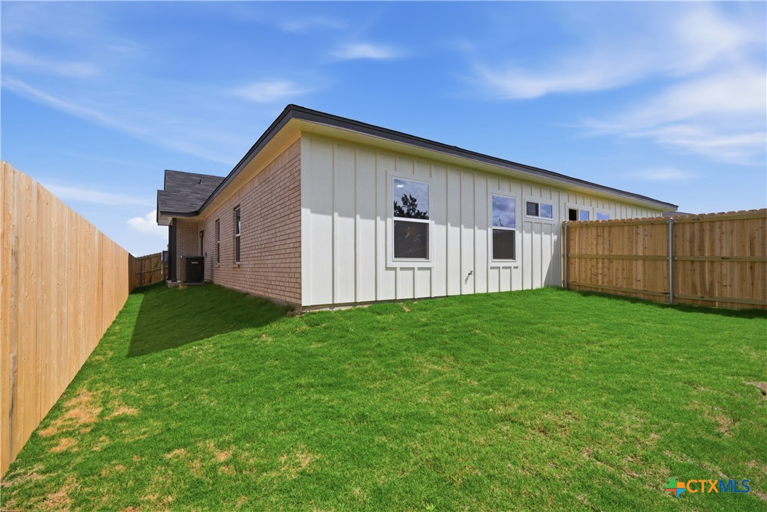 1311 Lone Pine Way