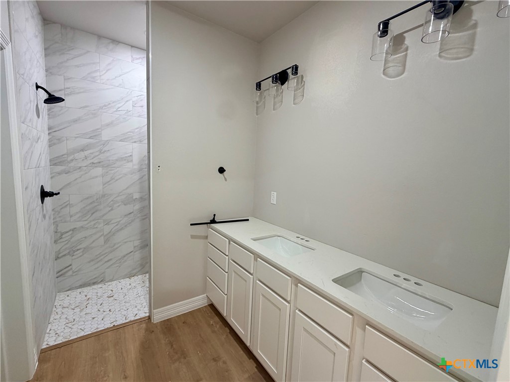 1309 Lone Pine Way
