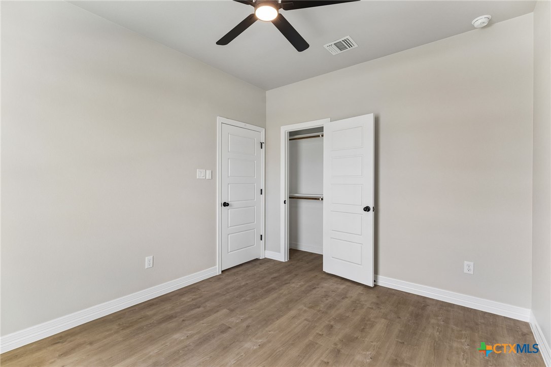 1307 Lone Pine Way