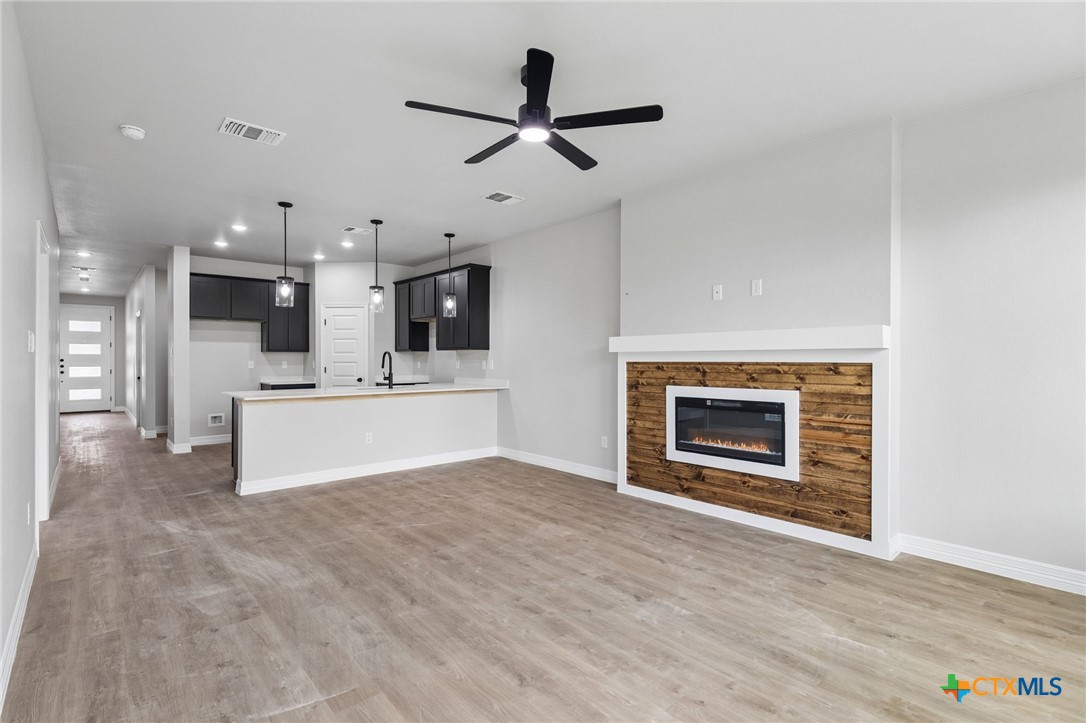 1307 Lone Pine Way