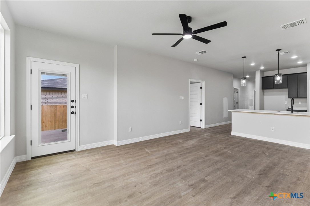 1307 Lone Pine Way