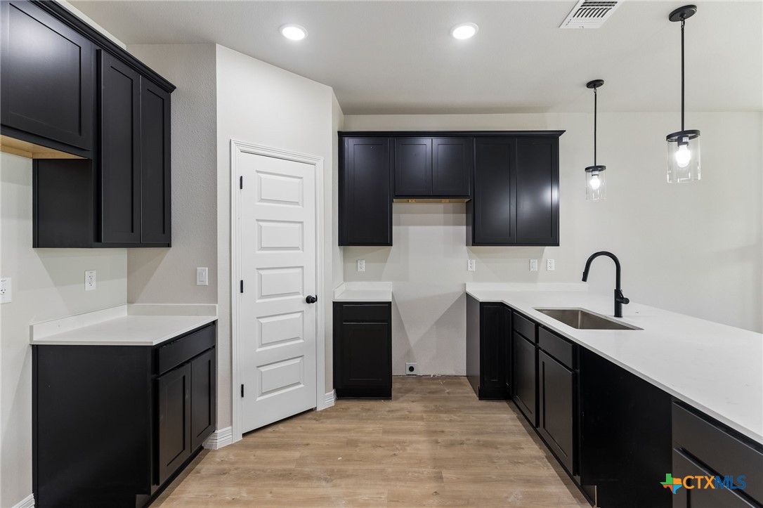 1307 Lone Pine Way