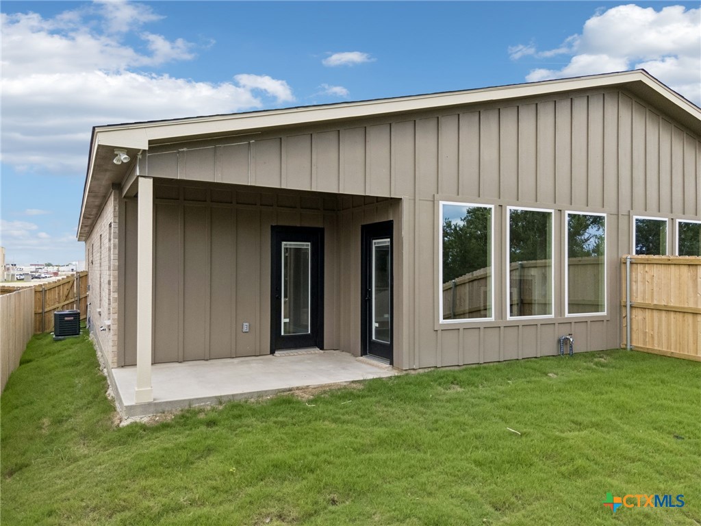 1307 Lone Pine Way