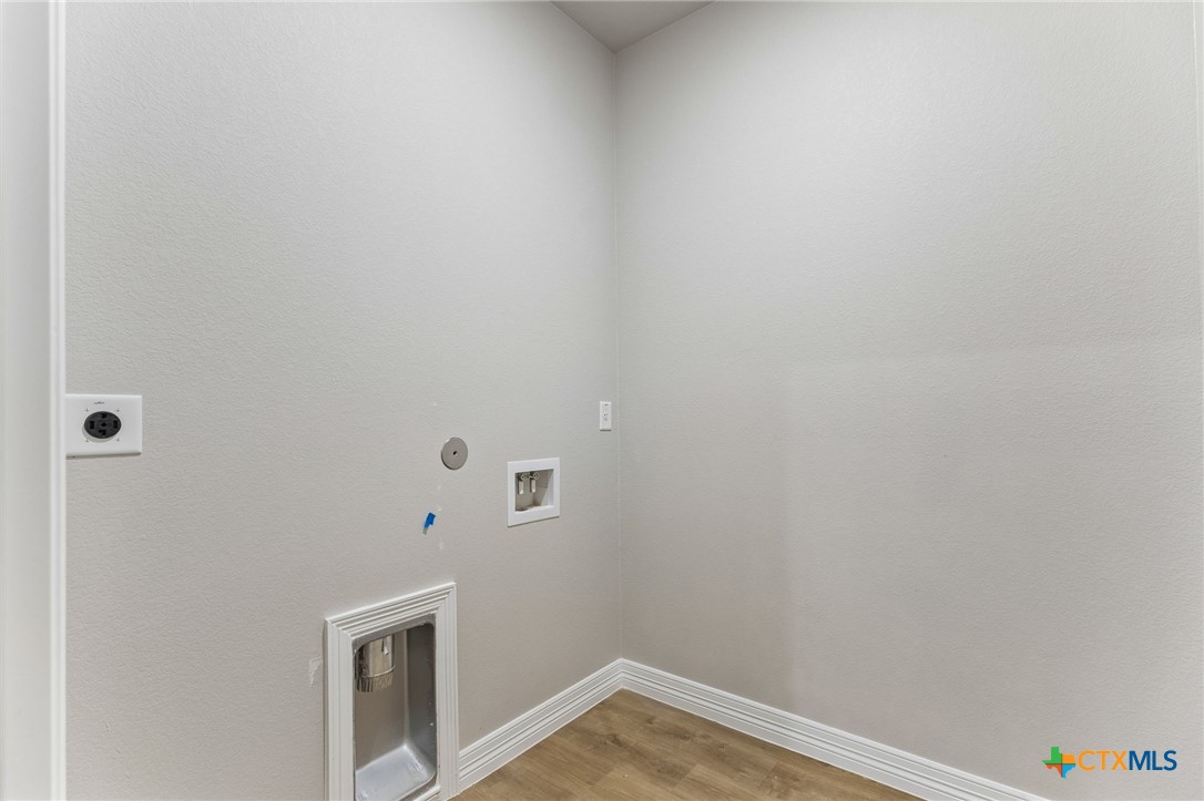 1307 Lone Pine Way