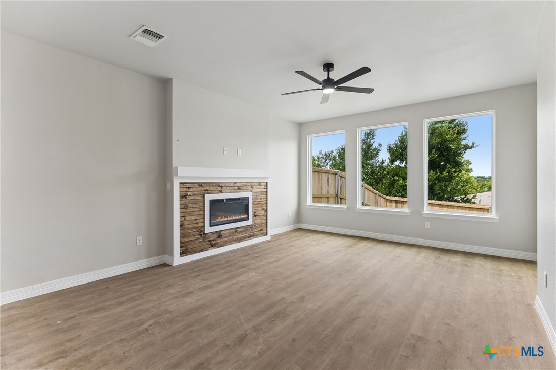 1307 Lone Pine Way