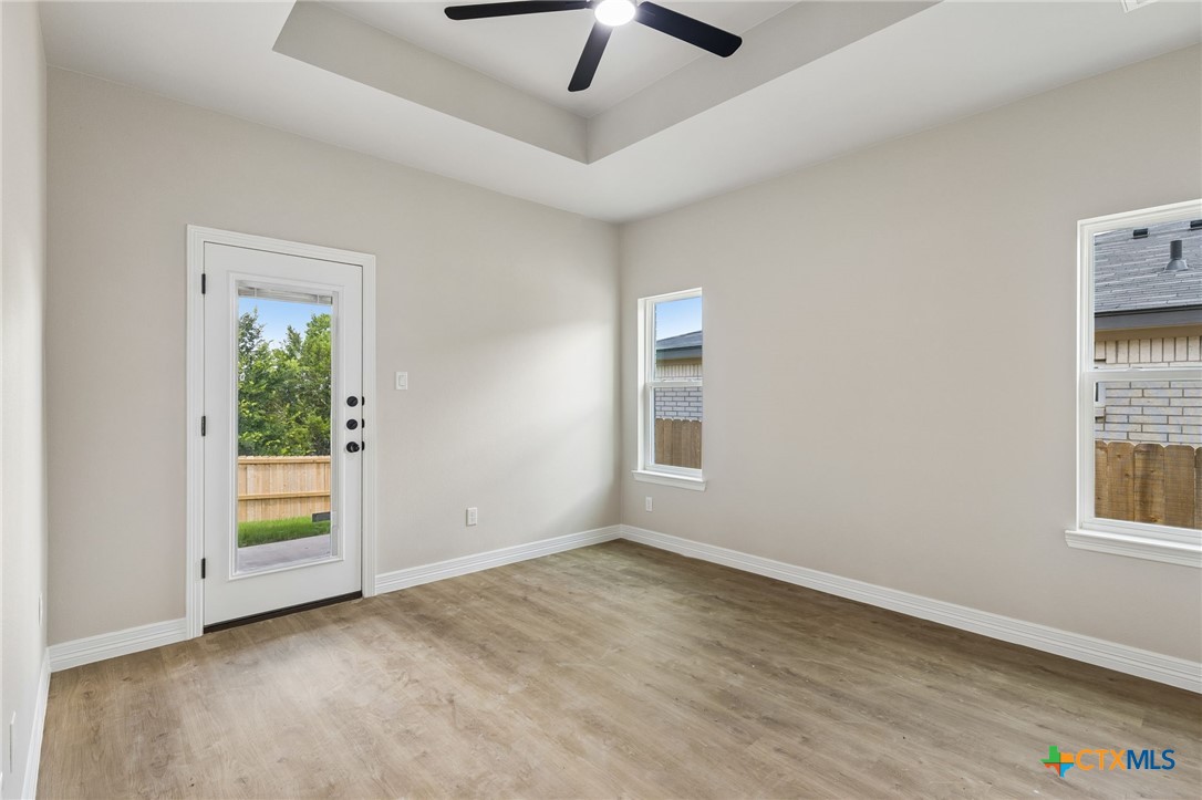 1307 Lone Pine Way