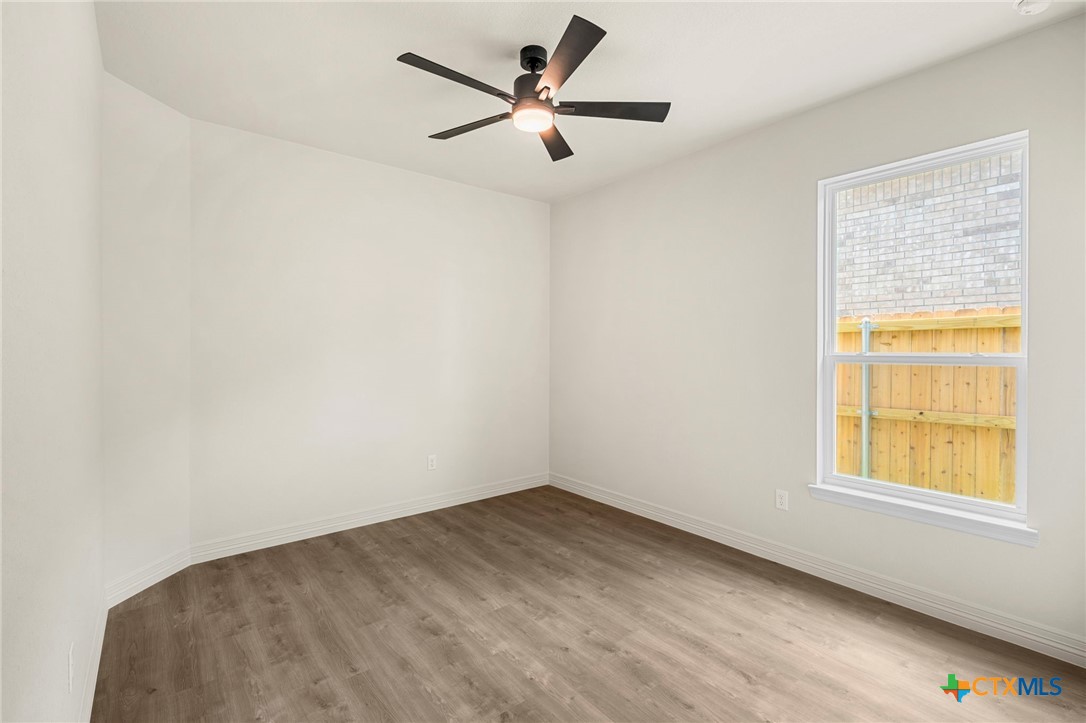 1305 Lone Pine Way