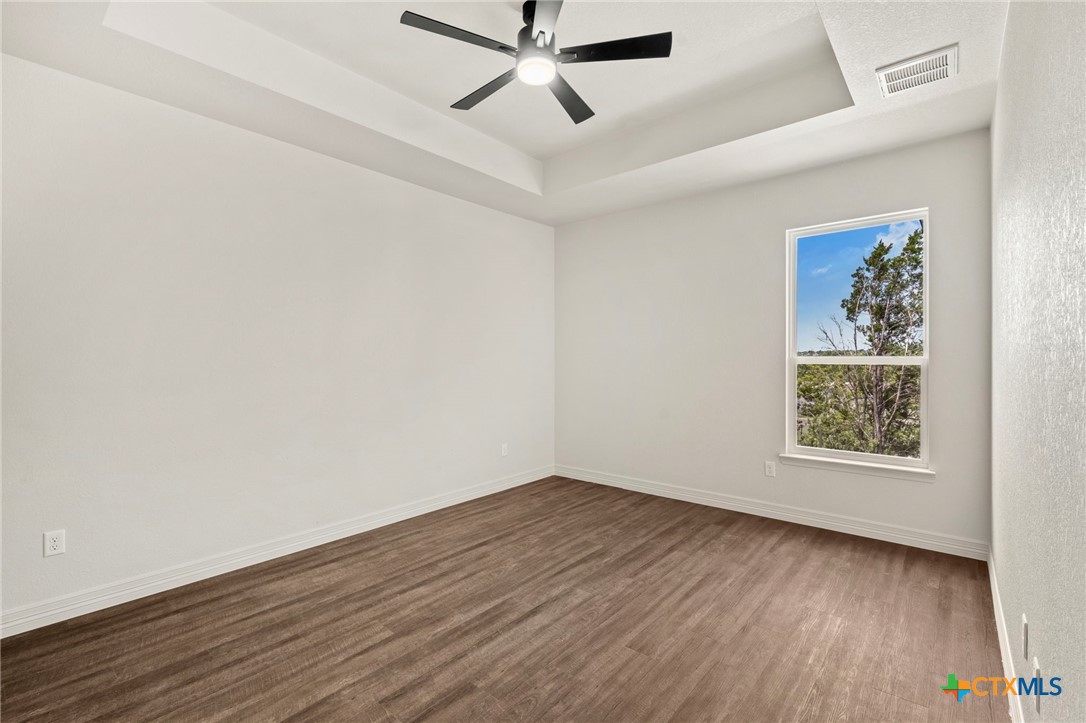 1305 Lone Pine Way