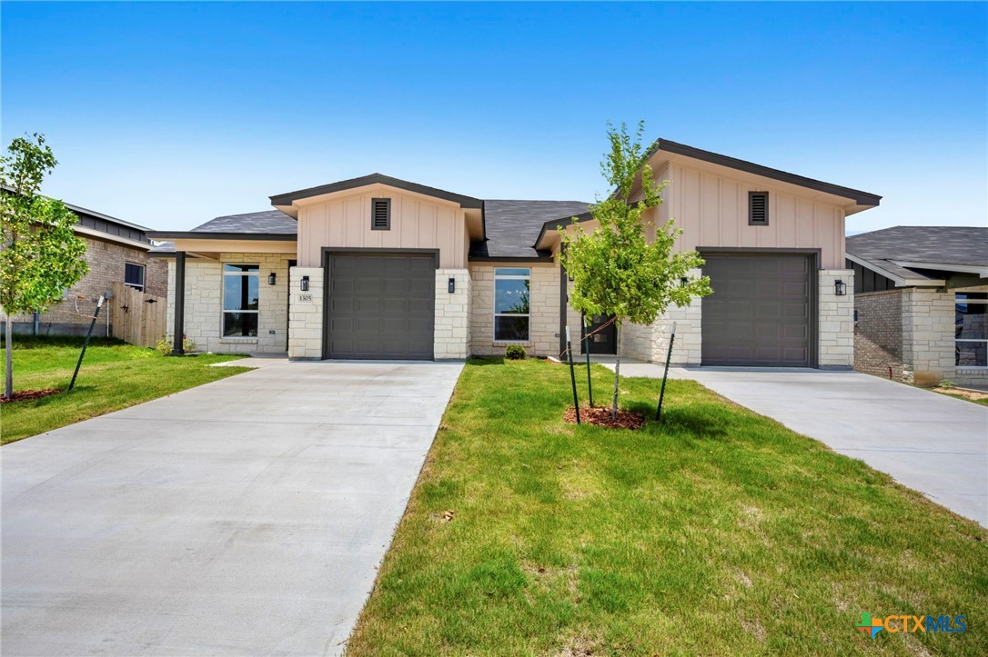 1305 Lone Pine Way