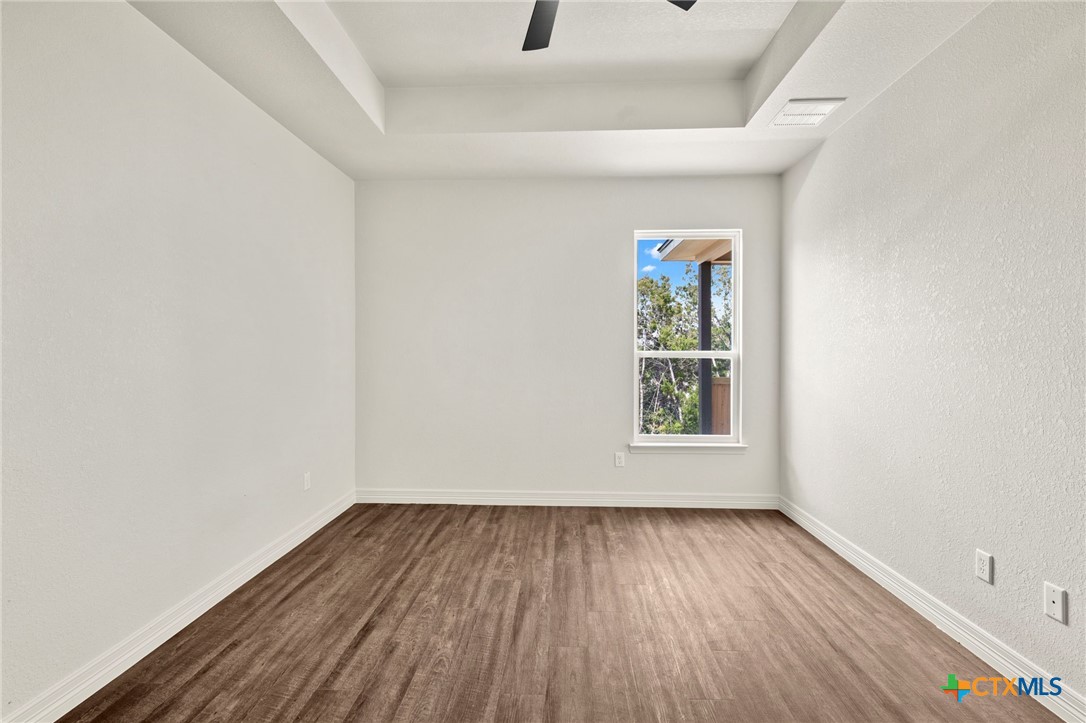 1305 Lone Pine Way