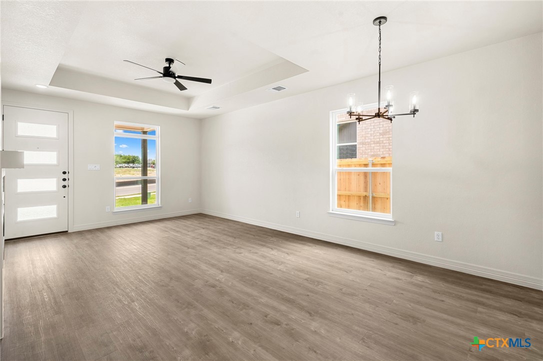 1305 Lone Pine Way