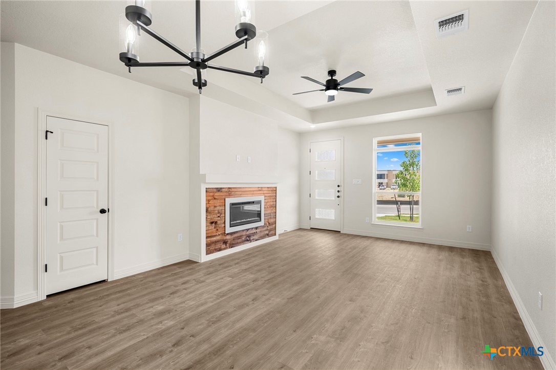 1305 Lone Pine Way