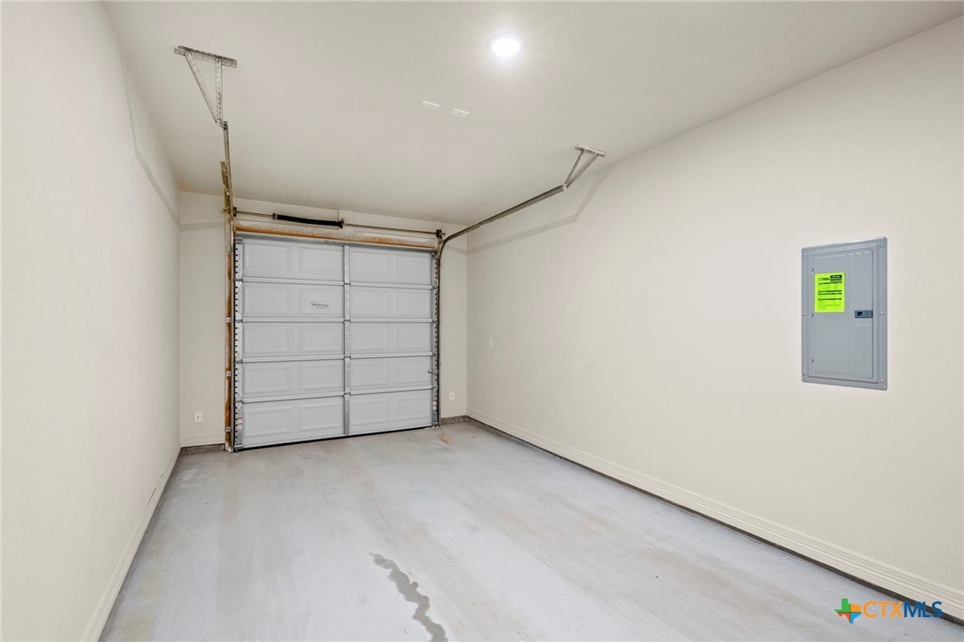 1305 Lone Pine Way