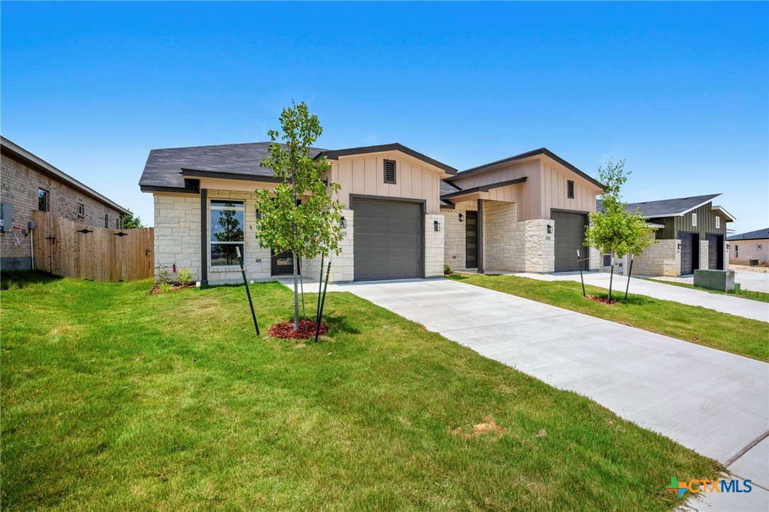 1305 Lone Pine Way