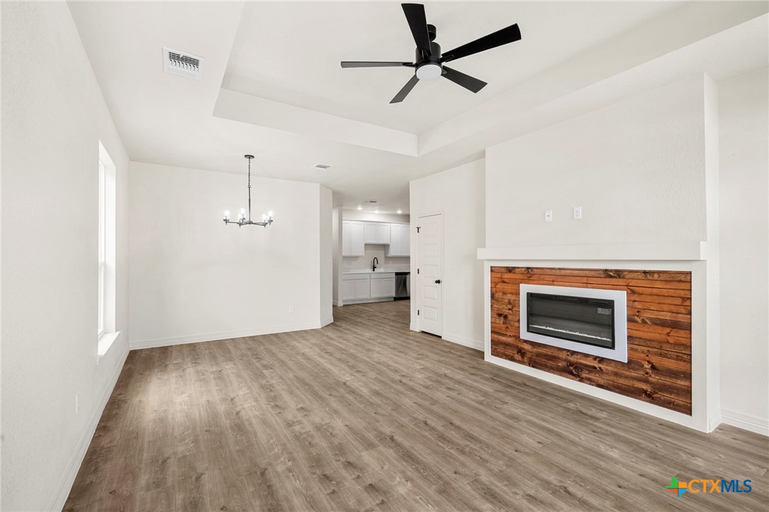 1305 Lone Pine Way