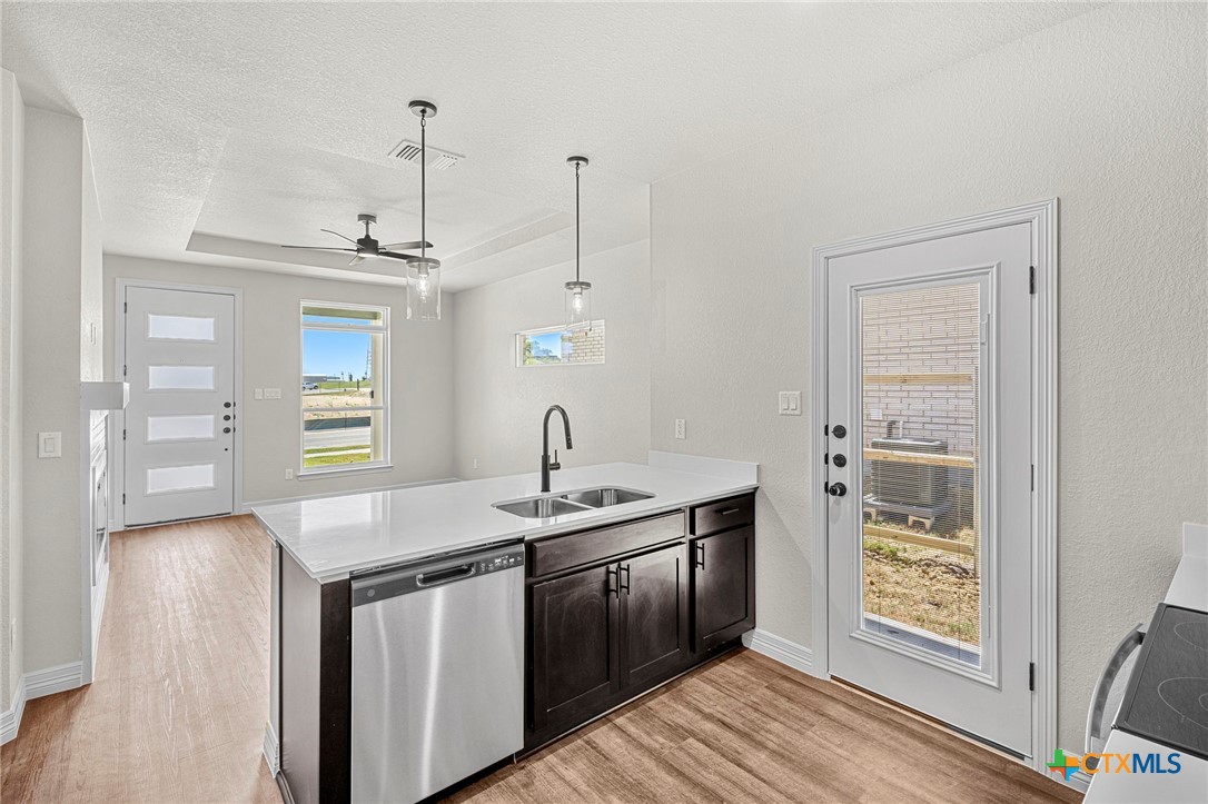 1301 Lone Pine Way