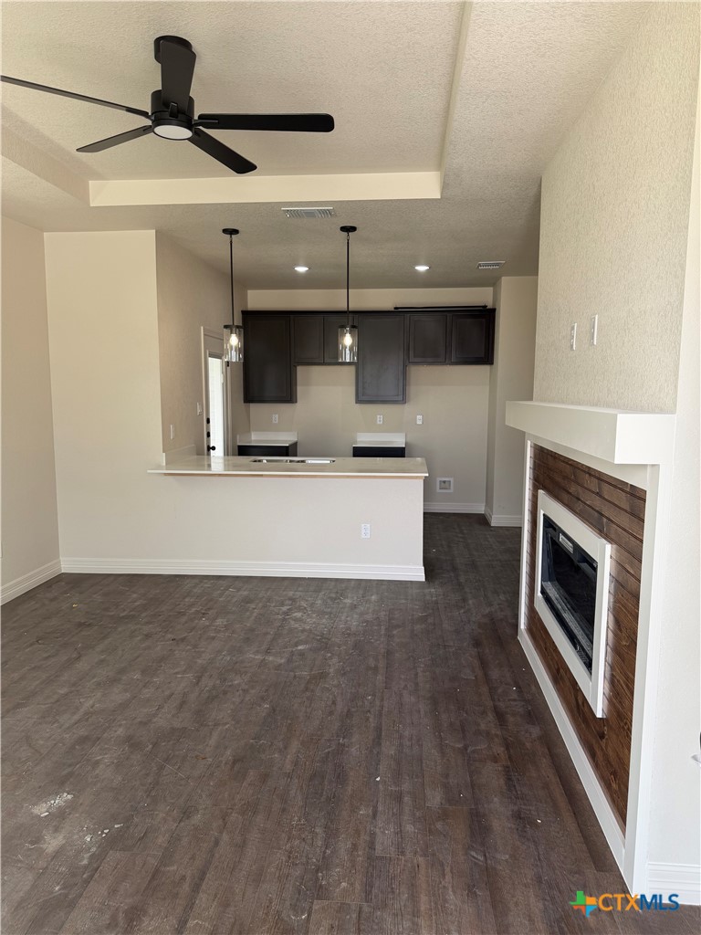 1301 Lone Pine Way