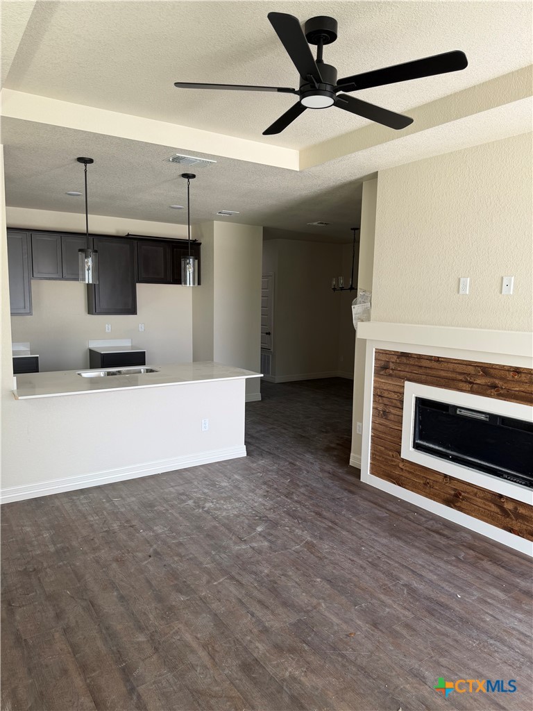 1301 Lone Pine Way