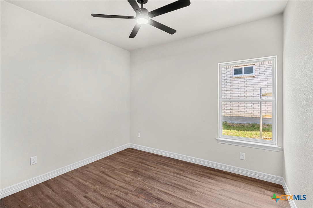 1301 Lone Pine Way
