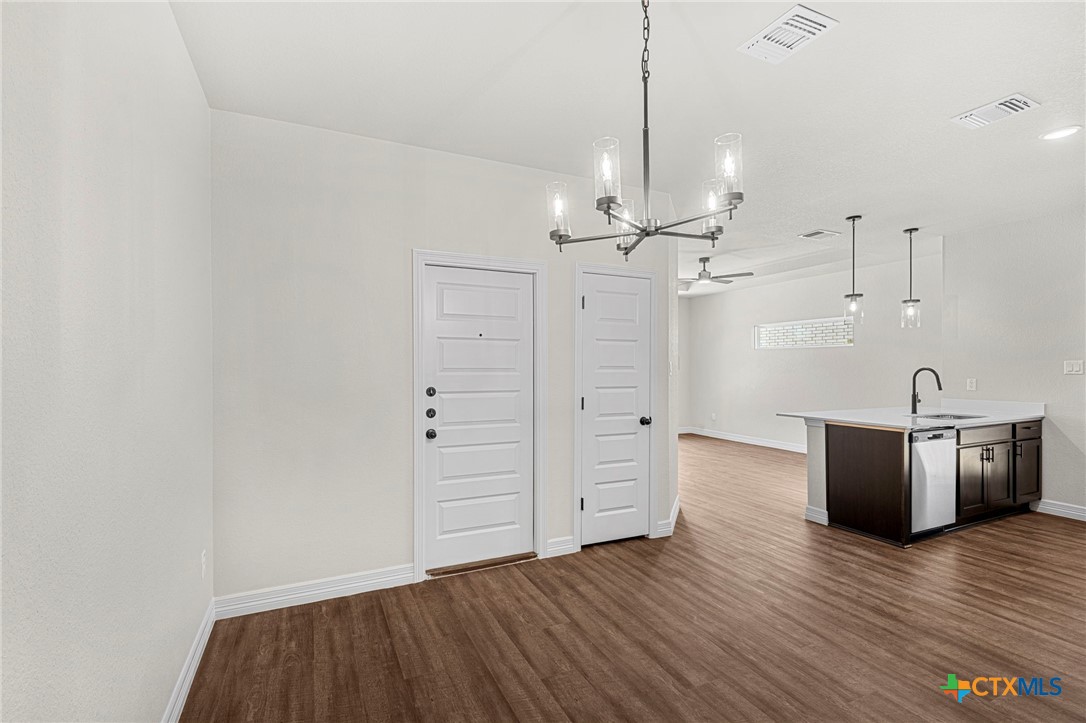 1301 Lone Pine Way