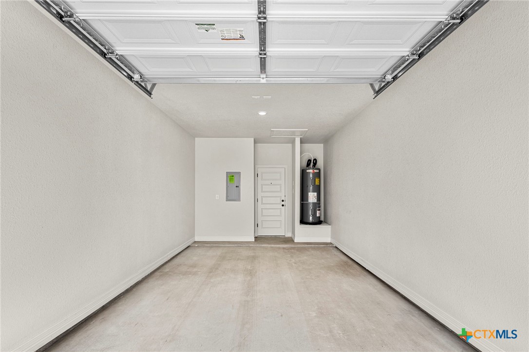 1301 Lone Pine Way
