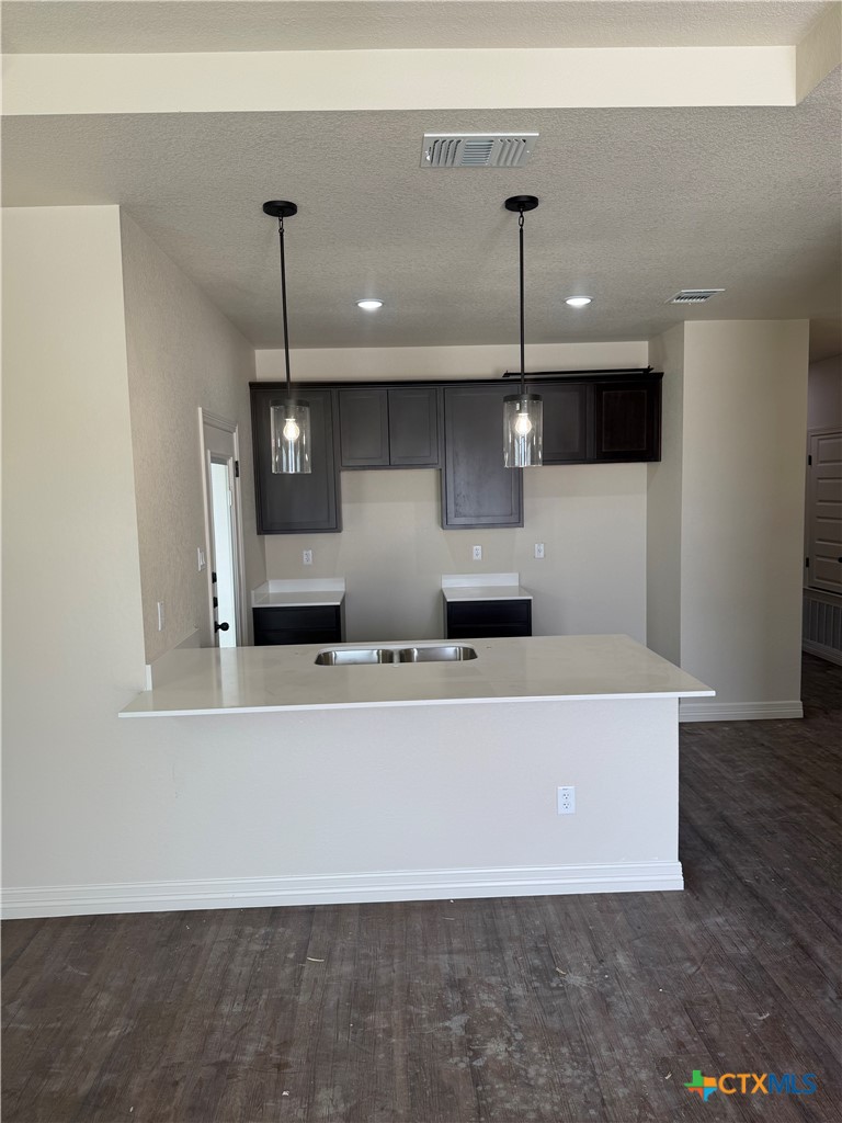 1301 Lone Pine Way