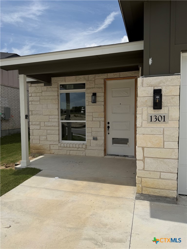 1301 Lone Pine Way