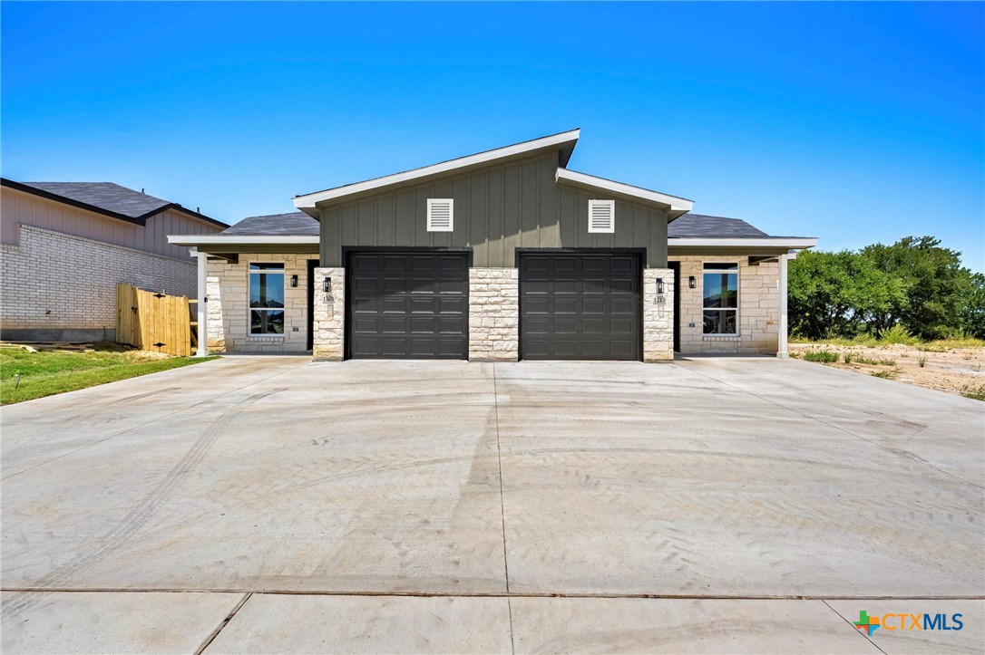 1301 Lone Pine Way