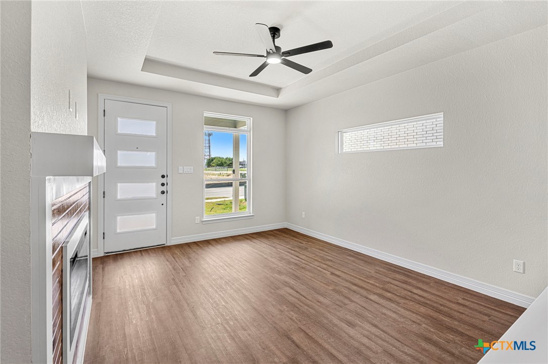 1301 Lone Pine Way