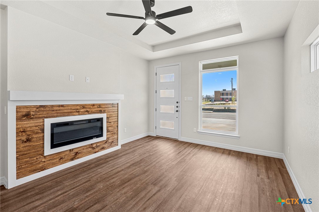 1301 Lone Pine Way