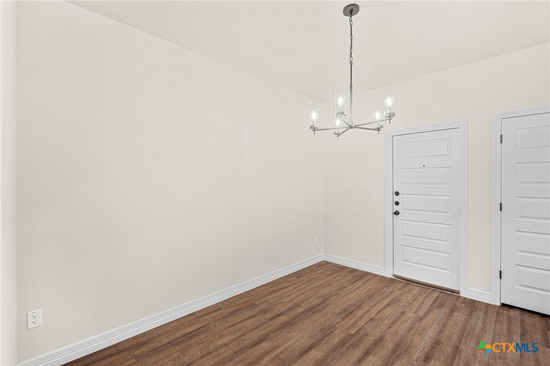 1301 Lone Pine Way