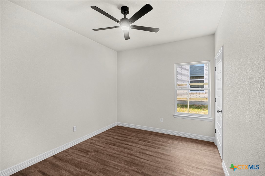 1301 Lone Pine Way