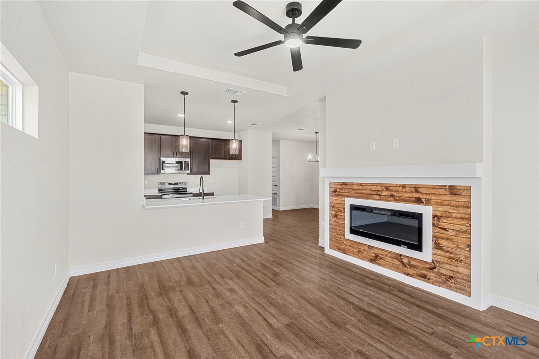 1301 Lone Pine Way
