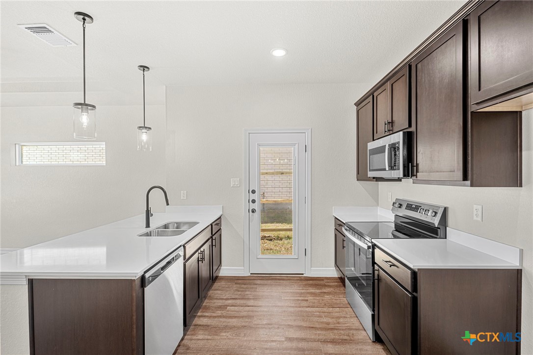 1301 Lone Pine Way