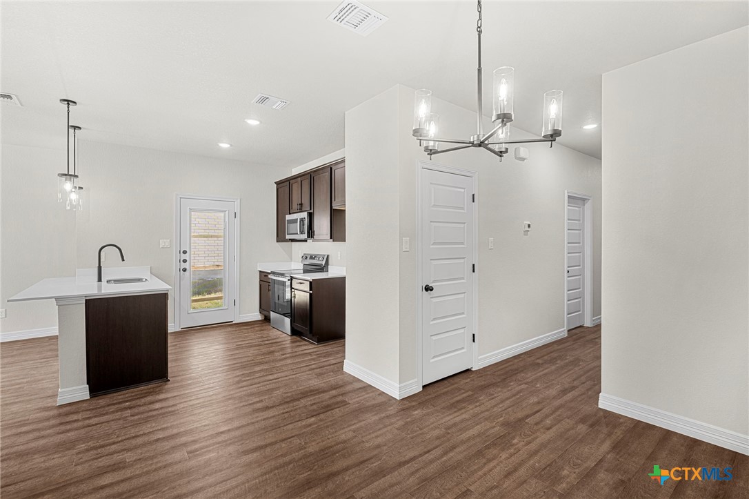 1301 Lone Pine Way