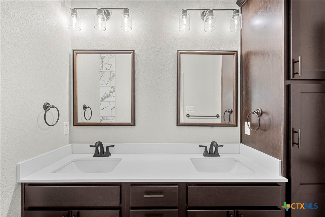 1301 Lone Pine Way