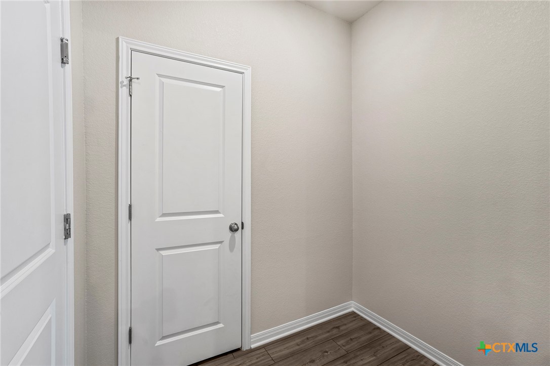 516 Loriner Way
