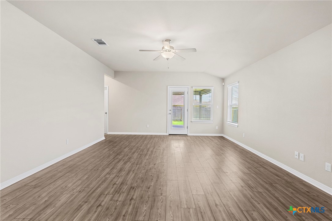 516 Loriner Way