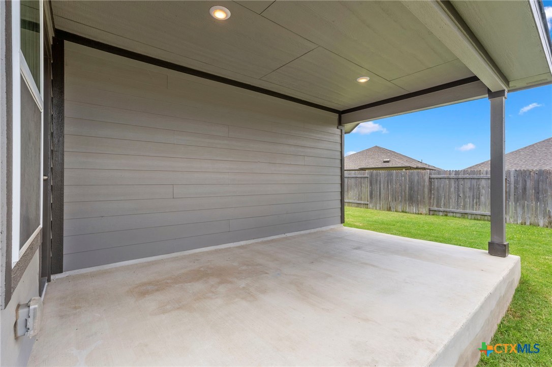 516 Loriner Way