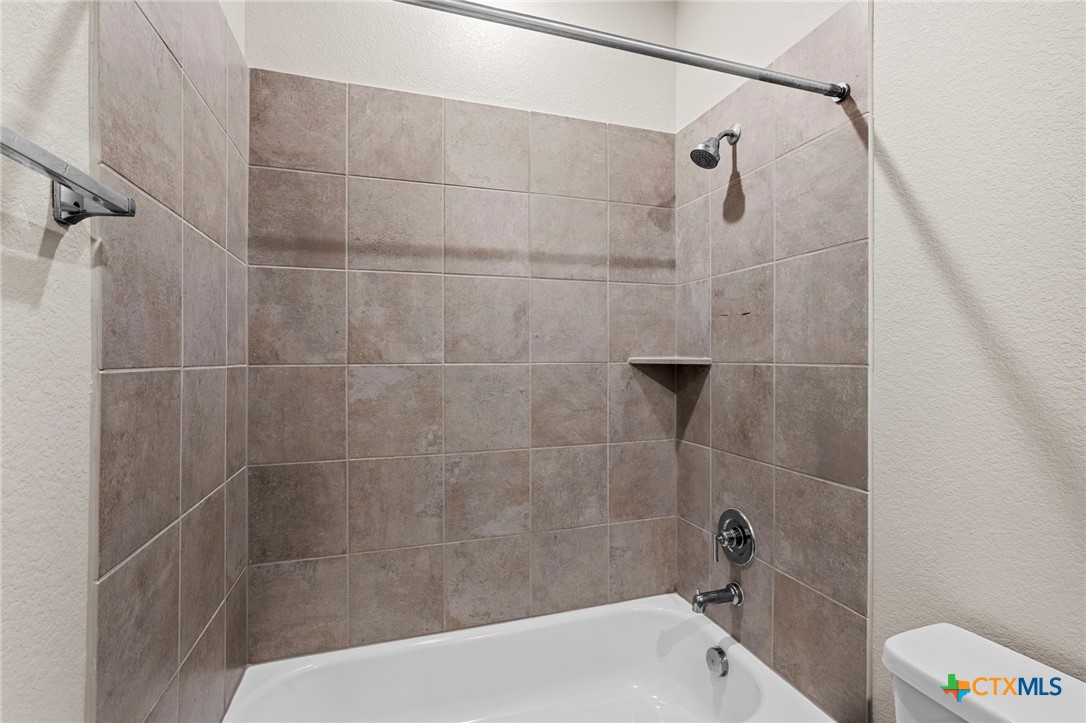 516 Loriner Way