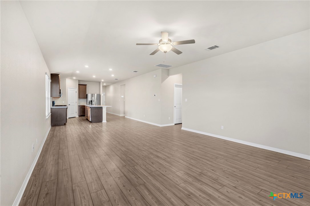 516 Loriner Way