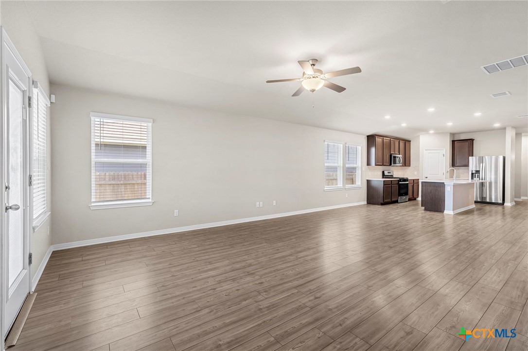 516 Loriner Way