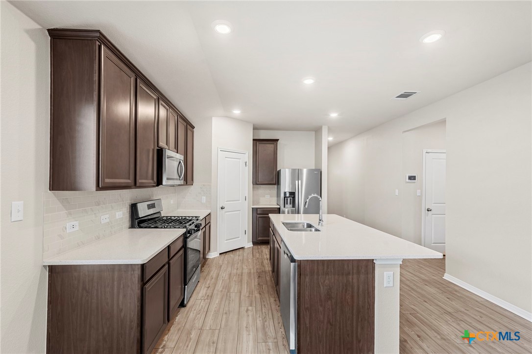 516 Loriner Way
