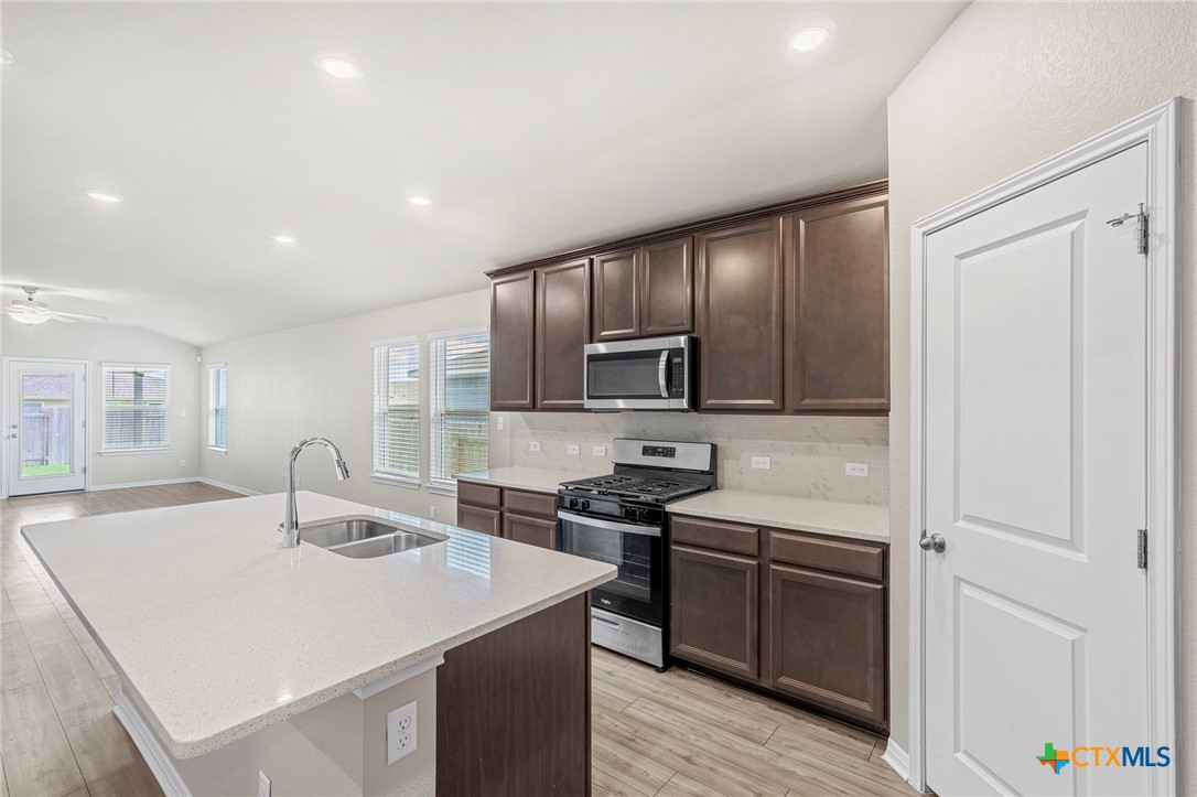 516 Loriner Way