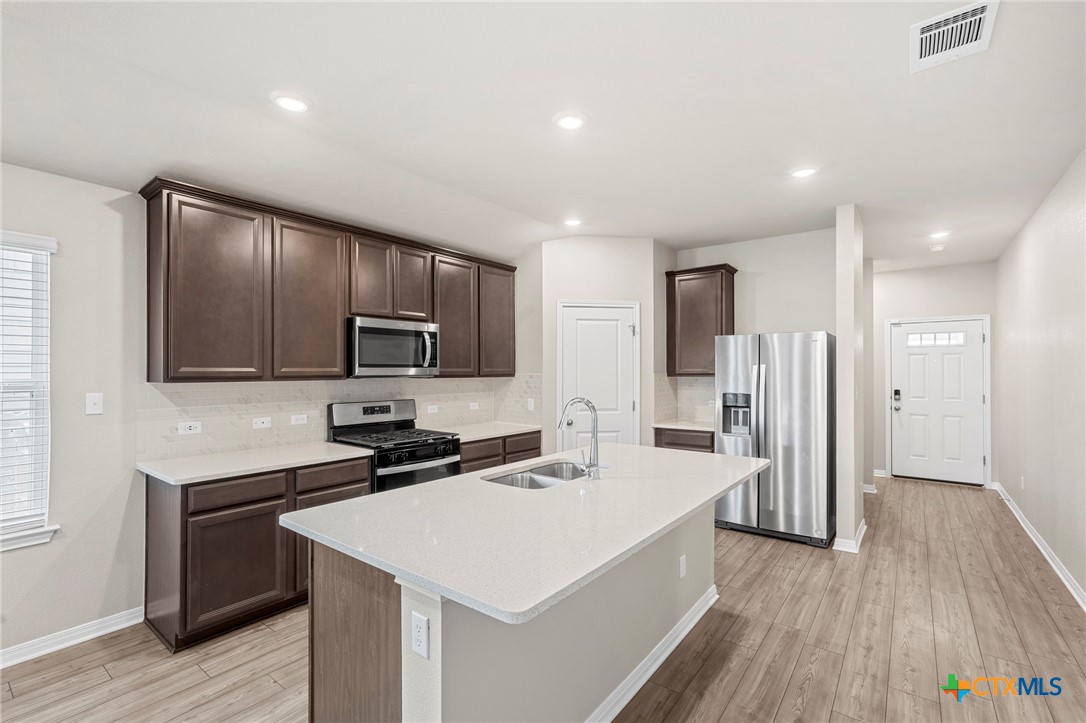516 Loriner Way